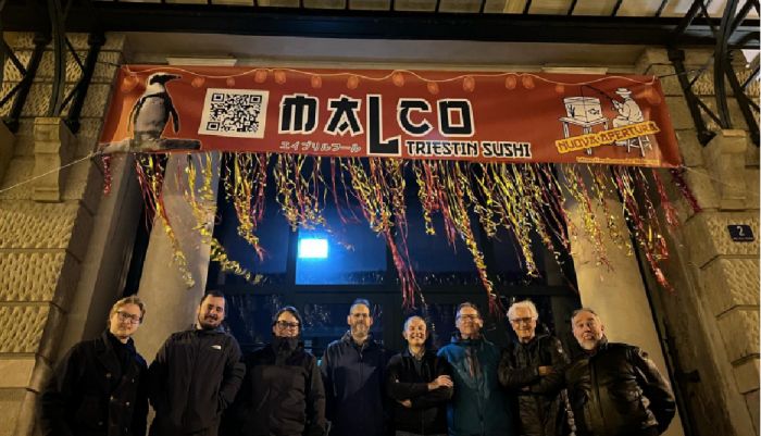 Pesce d’Aprile all’Acquario di Trieste: spunta uno striscione “sushi”, ma lo scherzo dura poco
