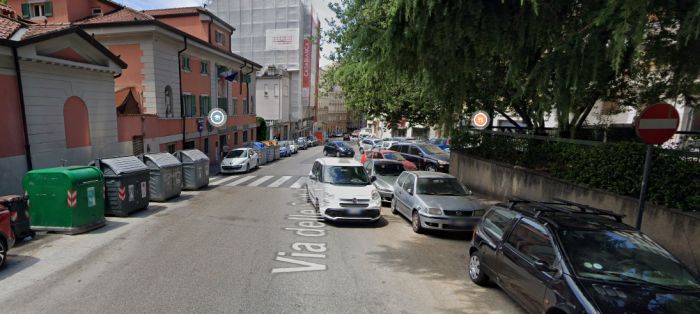 Urto in retromarcia a Cattinara e contromano in via Settefontane: due incidenti sfiorati in poche ore