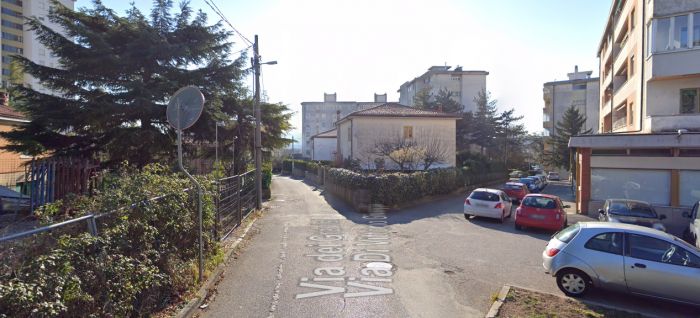 Pasqua, eroico intervento di un volontario ferma aggressione con coltello in via Gravisi