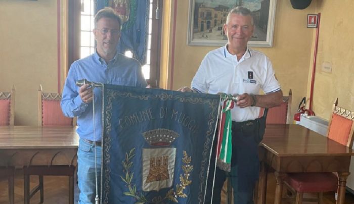 Muggia, da un armadio del Municipio spunta un vecchio Gonfalone 