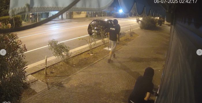 Raid vandalico week-end notte sul lungomare di Barcola: furto e devastazione in un locale (VIDEO)