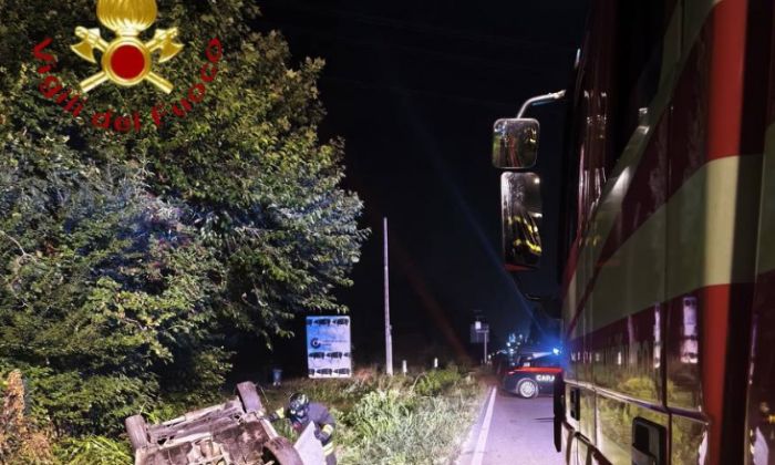 Tragedia in Veneto: auto si ribalta nel fossato, giovane muore sul colpo