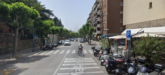 Via Baiamonti, urla agghiaccianti al semaforo:  bimba inneggia a Satana tra le risate della madre 