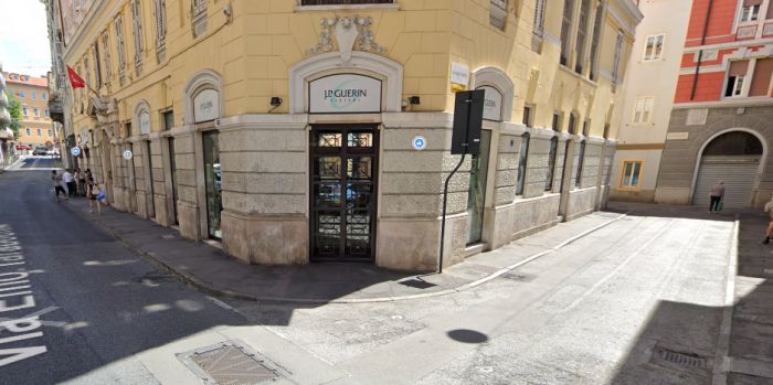 Via Tarabocchia, colpo notturno a “Il Tulipano”: ladri sfondano l’ingresso e fuggono con la refurtiva