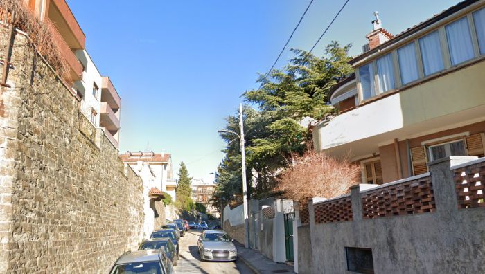 Via Navali, caccia serrata e arresto fulmineo: trionfo della polizia di stato contro la ladra dei gioielli!!!