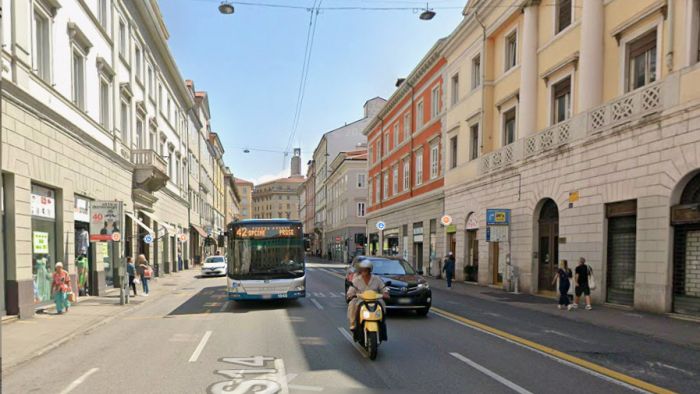 Trieste, si sente male in strada e viene assistito: “Colpito dalla gentilezza di tutti”