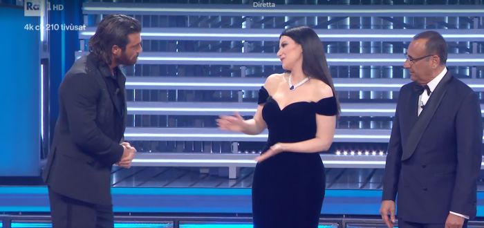 Sanremo, arriva Can Yaman e fa cantare Laura Pausini in turco