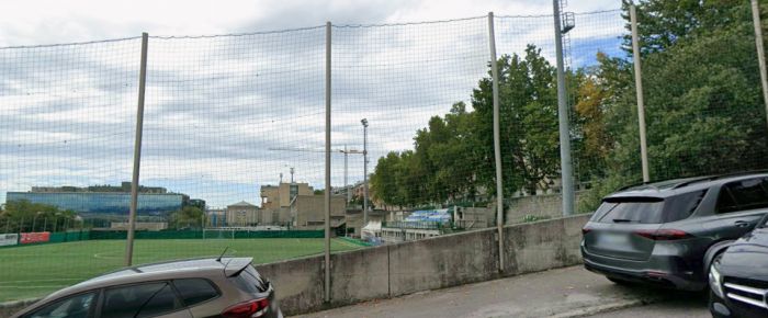 Trieste, barriera di protezione al campo di Sant’Andrea dopo tensioni e vandalismi (VIDEO)