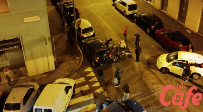 Incidente in via Vergerio: scooterista ferita nello scontro con un'auto