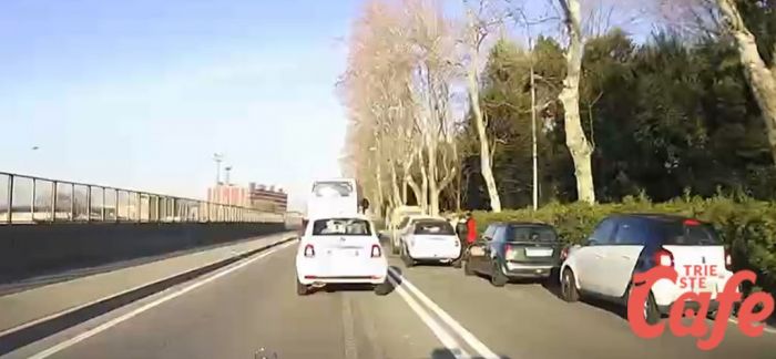 Tamponamento a catena in Passeggio Sant’Andrea: rallentamenti al traffico in zona (VIDEO)