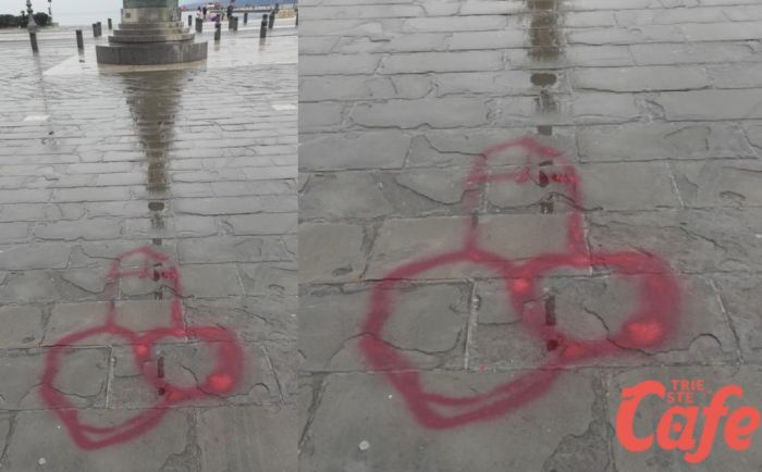 Un oltraggioso segno fallico rompe la quiete di piazza Unità e indigna Trieste in pieno giorno