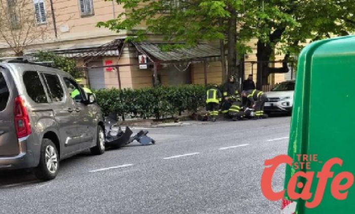 Scontro tra moto e auto in via Fabio Severo: traffico rallentato e soccorsi sul posto