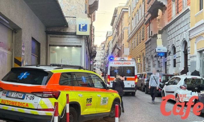 Via Madonnina bloccata per intervento del 118: traffico in tilt nel tardo pomeriggio