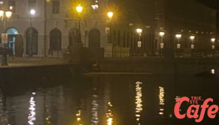 Fanno i bisogni in piena notte sul Canal Grande: segnalazione di atti contrari al decoro