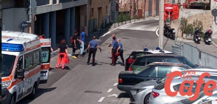 Momenti di tensione in via del Veltro: uomo in escandescenza immobilizzato con il taser dai Carabinieri