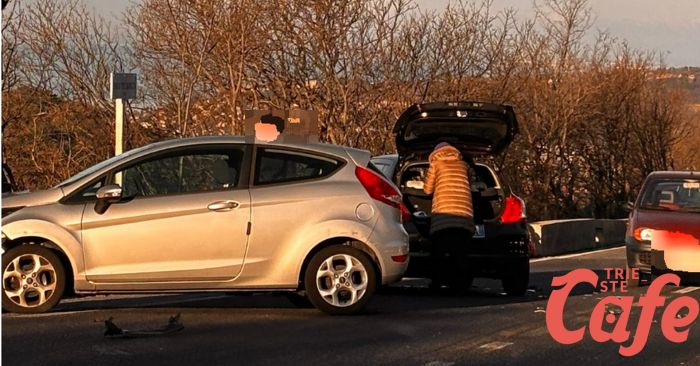 Bivio ad H, mancata precedenza: scontro tra due auto