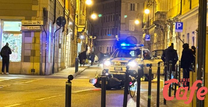 Scontro tra due scooter all'incrocio tra via Diaz e Venezian: feriti e rallentamenti (FOTO)