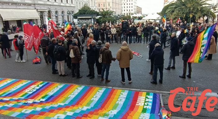 'Stop a tutte le guerre', a Trieste un presidio per la pace in piazza Sant'Antonio con sindacati e Anpi