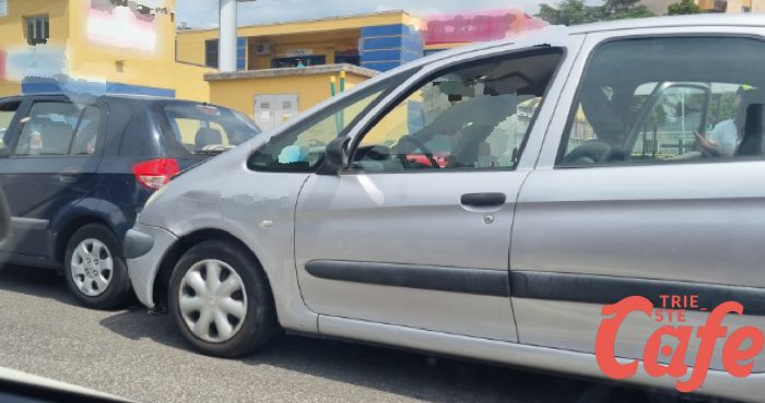 Scontro in via Flavia, rallentamenti e polizia locale 