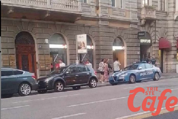 Via Carducci, lite tra due uomini: volanti della polizia sul posto 
