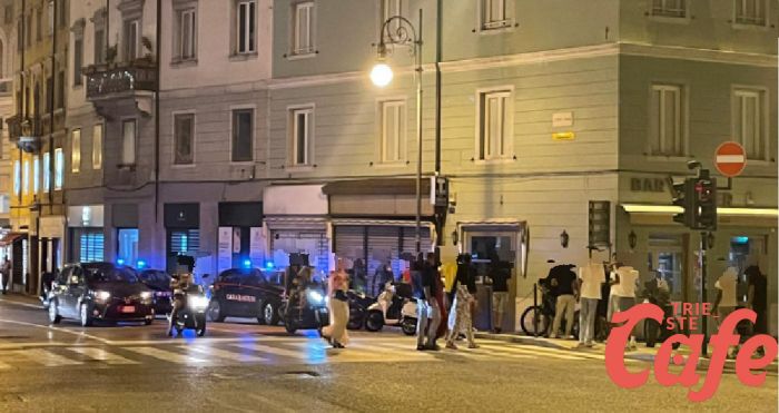 Piazza Goldoni, rissa tra cittadini stranieri: 118 sul posto 