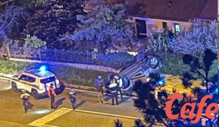 Incidente in via Brigata Casale, Vigili del Fuoco e ambulanza sul posto: auto cappottata 