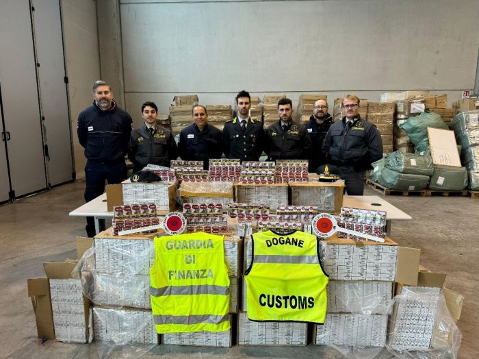 Oltre una tonnellata di tabacchi lavorati esteri sequestrati a Venezia