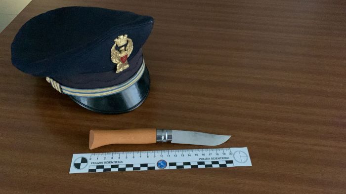 Fvg, Polizia sequestra un coltello di 22 cm durante i controlli presso la Autostazione