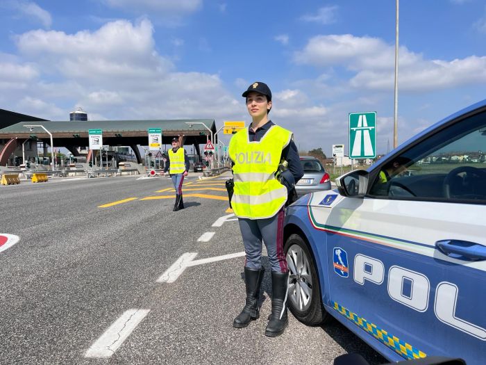"Mulon" 88enne contromano per 8 km e ben 2 gallerie in A23, la polizia evita la tragedia