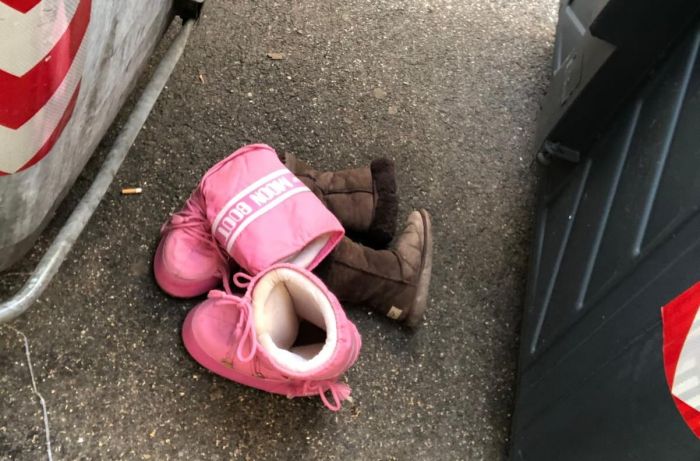 Insolito ritrovamento in Via Lazzaretto: moon boot abbandonati fuori stagione