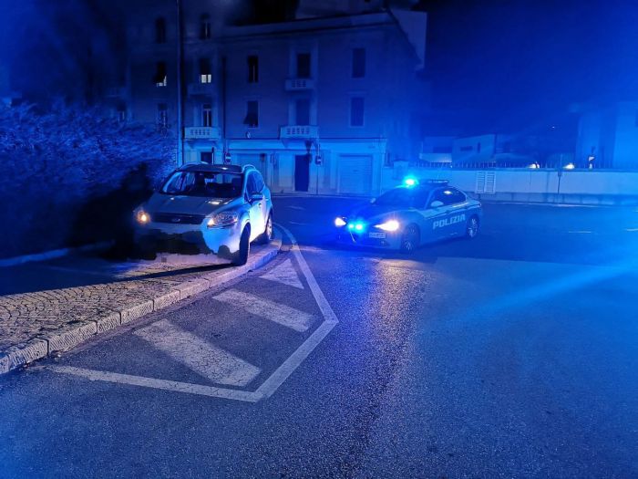 Fvg, ruba una Ford Kuga e poi fuga a piedi: Polizia ferma 27enne ucraino con precedenti