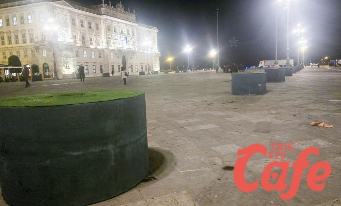 Santa is coming to town: Trieste tra alberi, decorazioni e luci