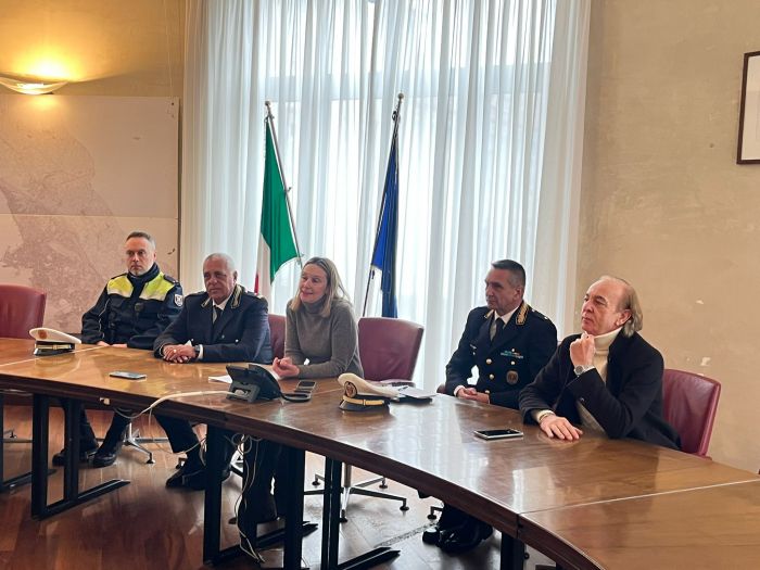 Polizia locale, oltre 200 agenti prestano servizio armati. Presentata la figura dell'armiere 
