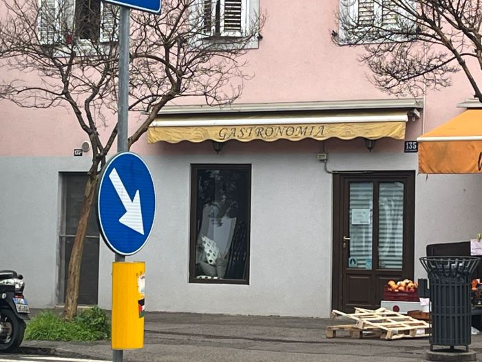 Barcola. Chiude dopo 13 anni la gastronomia della pineta, al suo posto una piadineria 
