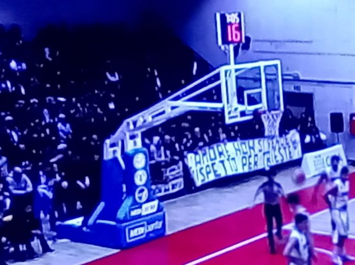 Pallacanestro. "L'amore non si vende, rispetto per Trieste", solidarietà dai tifosi della Dinamo Gorizia 