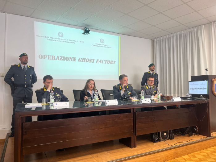 Operazione "Ghost Factory": 29 denunciati di cui 3 arrestati e tabacco per oltre 18 milioni di euro (VIDEO)