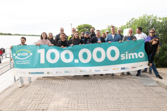 Lignano Sabbiadoro premia il 100.000° passeggero del 2024 del traghetto X-RIVER