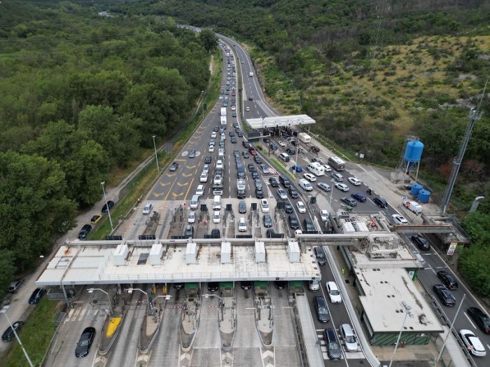 Oltre 350.000 veicoli in arrivo nel weekend: scatta il bollino rosso sulle autostrade verso Trieste