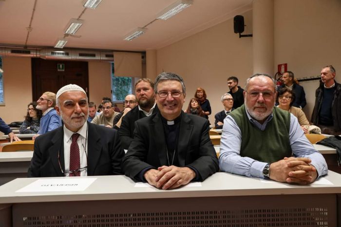 Unione di preghiere e silenzio: momento di riflessione per la pace in Molo Audace 