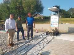  Muggia: primo test per la struttura utile all'accesso al mare per disabili