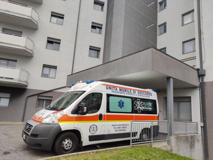 FVG, giovane accoltellato in pieno giorno: poco dopo altro ferito