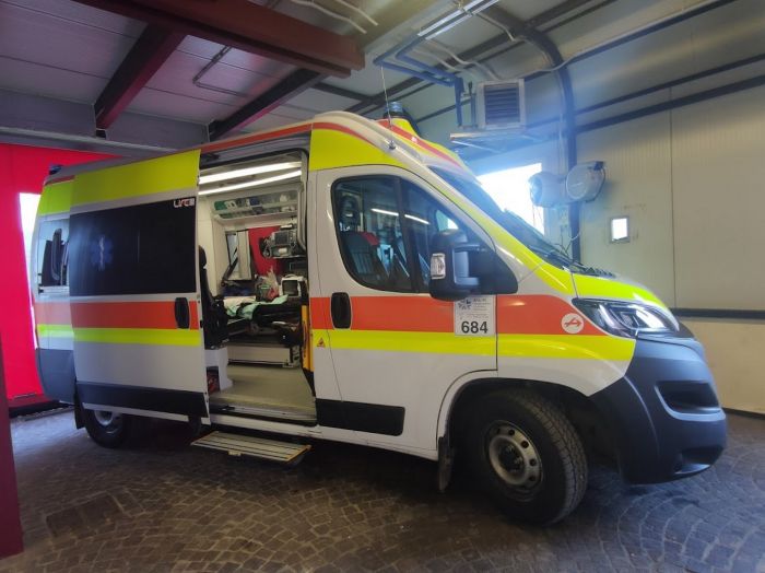 Fvg, in giro di notte con la sua fiammante ape: perde il controllo del mezzo e finisce all'ospedale 