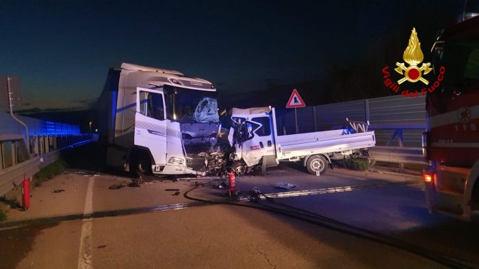 Veneto, Tragico schianto in tangenziale in serata: due morti e due feriti, uno è gravissimo