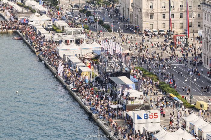 Barcolana, potenziato trasporto pubblico: 48 treni aggiuntivi e 4 corse marittime serali aggiuntive Trieste-Muggia