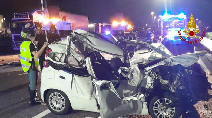 Tragedia in A4, scontro tir-Panda: giovane 20enne perde la vita
