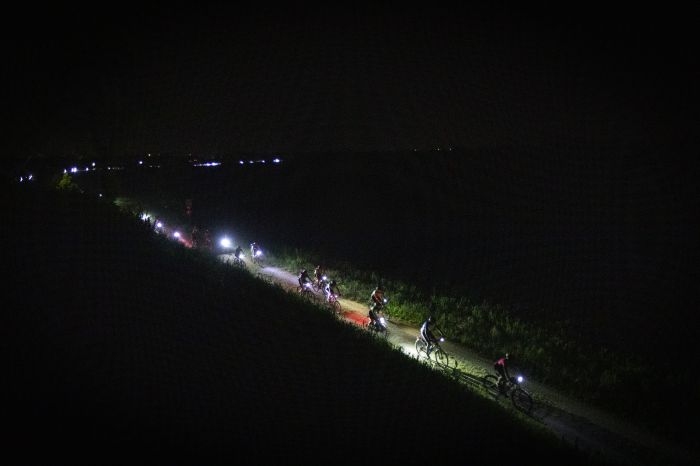 Bike Night debutta oggi a Trieste: la città si illumina di biciclette nella notte verso Parenzo (FOTO)