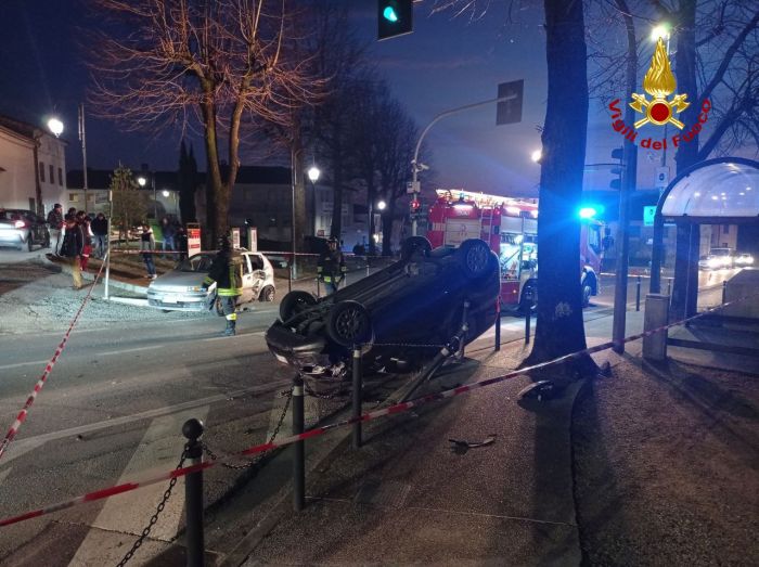 Borso del Grappa, incidente tra due auto: due feriti