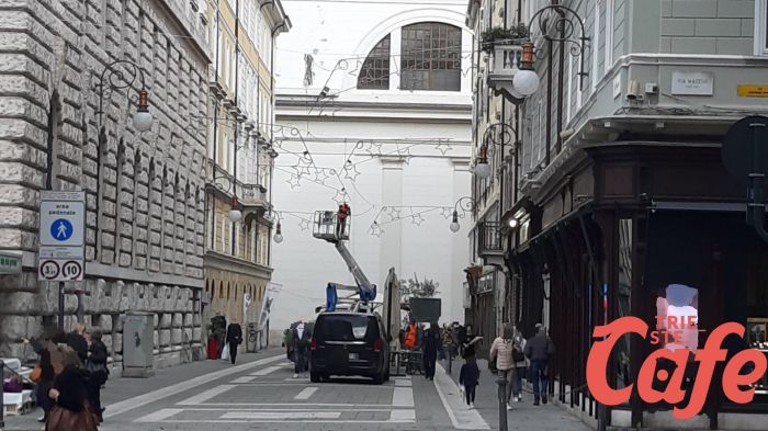 A Trieste il Natale arriva in anticipo: luminarie a ottobre, panettone  (o pandoro..) in arrivo?