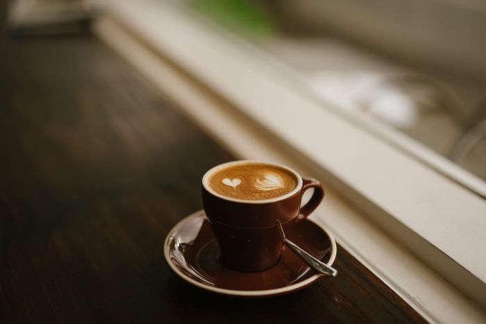 Caffè amaro a Trieste, 1,50 euro per una tazzina al banco: esplode la protesta di una triestina!
