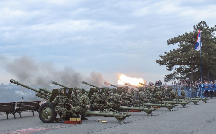 Serbia ritira parte delle truppe dal confine con il Kosovo